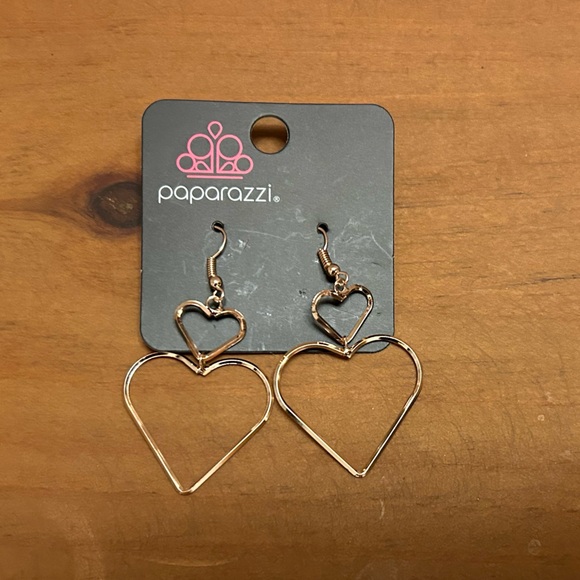 Two set of heart Paparazzi earrings and one matching necklace - Picture 2 of 4